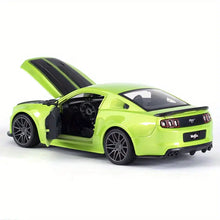 Maisto 1:24 2014 Ford Mustang Street Racer Alloy Sports Car Static Die Cast Vehicles Model Toys Diecast Voiture Gift Collection