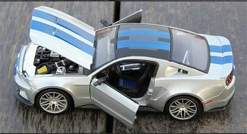 Maisto 1:24 2014 Ford Mustang Street Racer Alloy Sports Car Static Die Cast Vehicles Model Toys Diecast Voiture Gift Collection