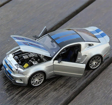 Maisto 1:24 2014 Ford Mustang Street Racer Alloy Sports Car Static Die Cast Vehicles Model Toys Diecast Voiture Gift Collection