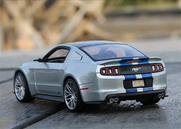 Maisto 1:24 2014 Ford Mustang Street Racer Alloy Sports Car Static Die Cast Vehicles Model Toys Diecast Voiture Gift Collection